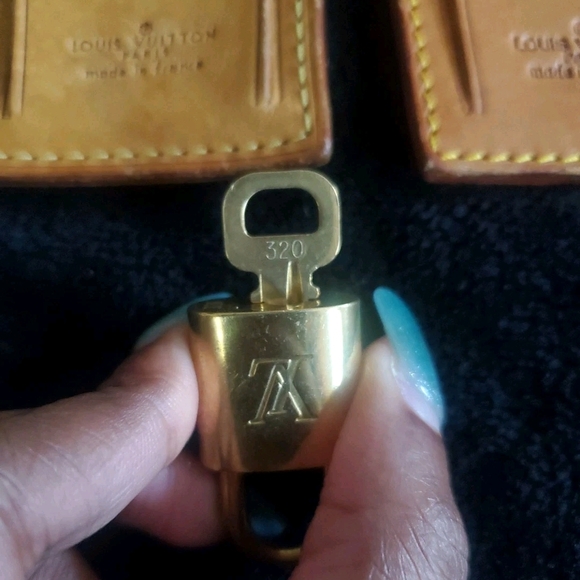 Louis Vitton Leather Bag Tags + Lock - Picture 3 of 4